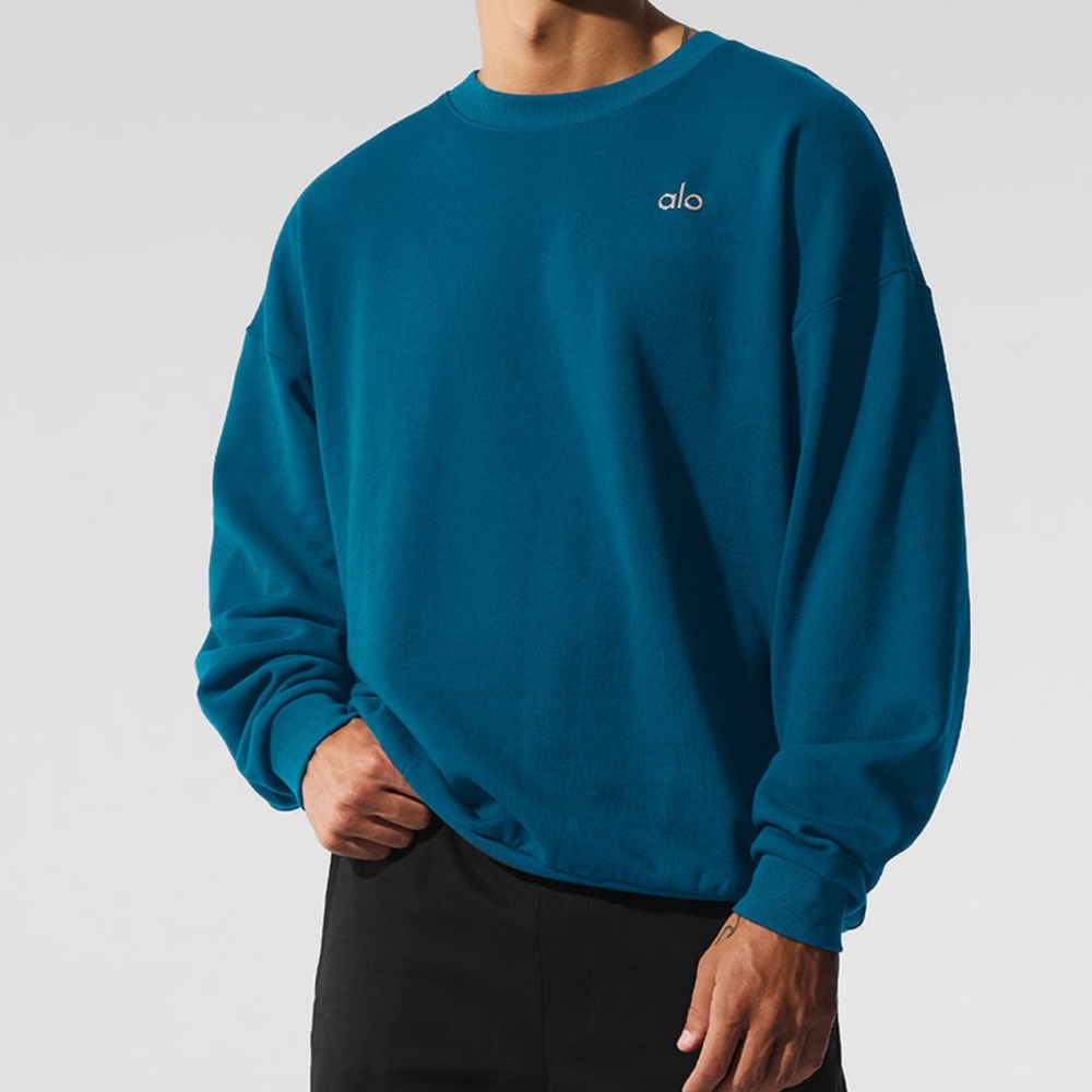 Alo Accolade Crewneck Sweatshirt in Eclipse Blue